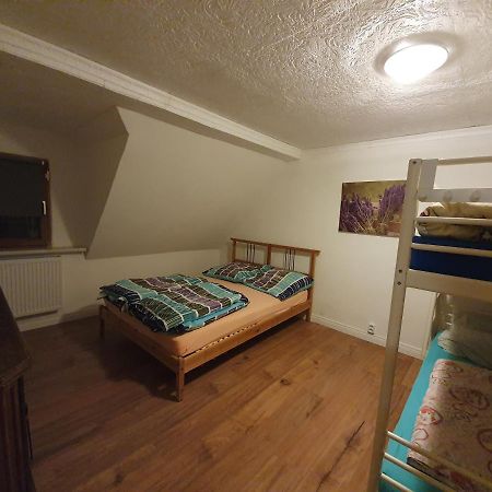 Dachgeschosswohnung In Neumuenster 2 Zimmer Экстерьер фото