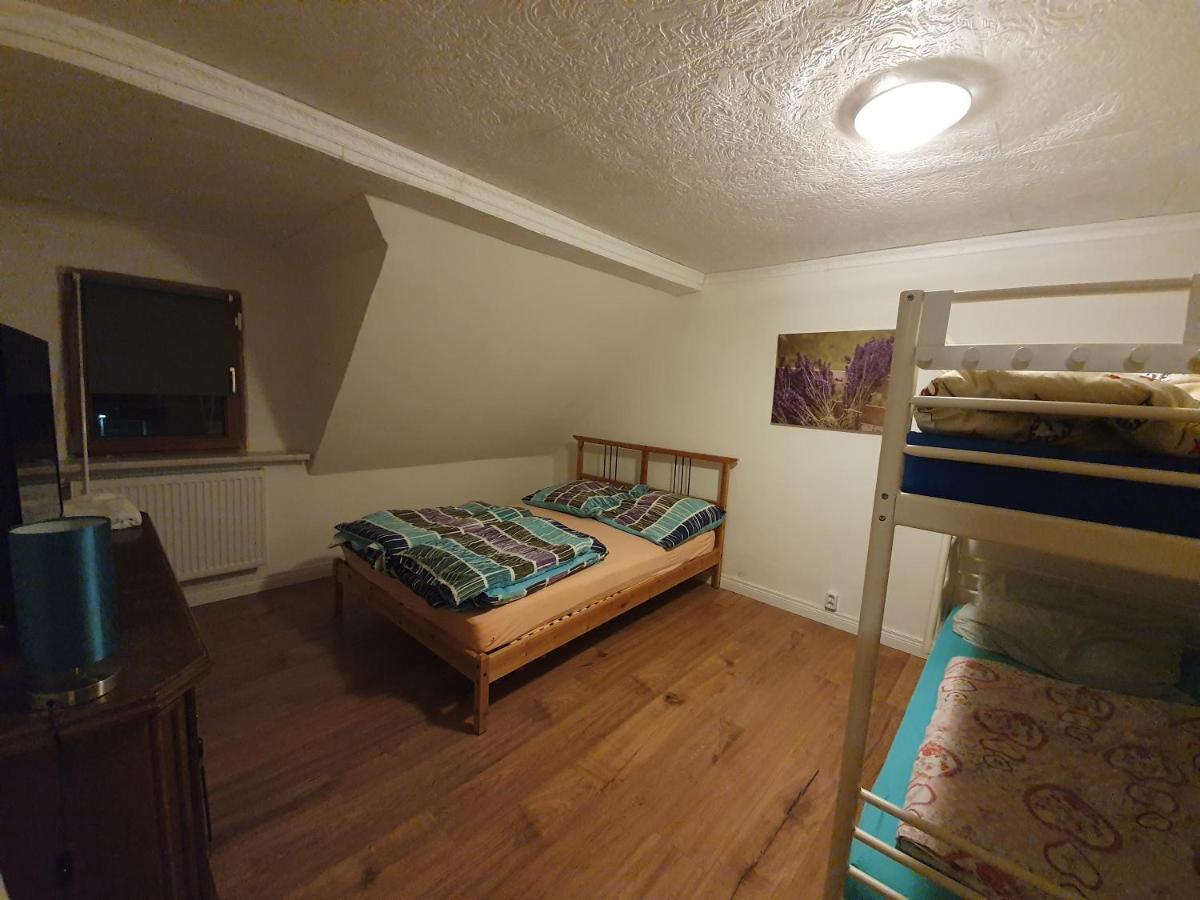 Dachgeschosswohnung In Neumuenster 2 Zimmer Экстерьер фото