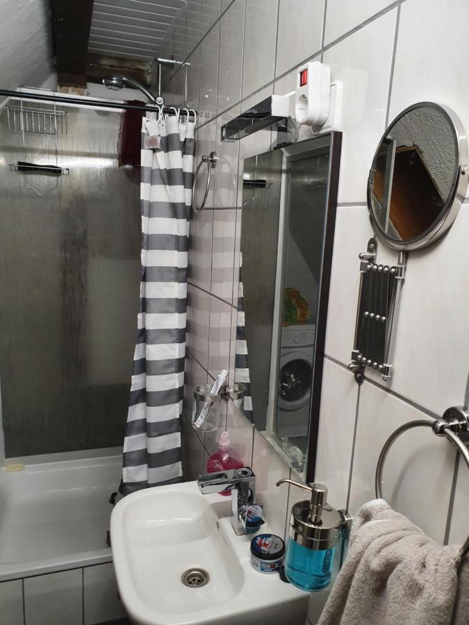 Dachgeschosswohnung In Neumuenster 2 Zimmer Экстерьер фото