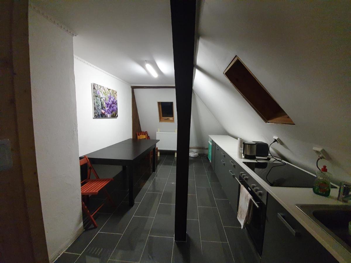 Dachgeschosswohnung In Neumuenster 2 Zimmer Экстерьер фото