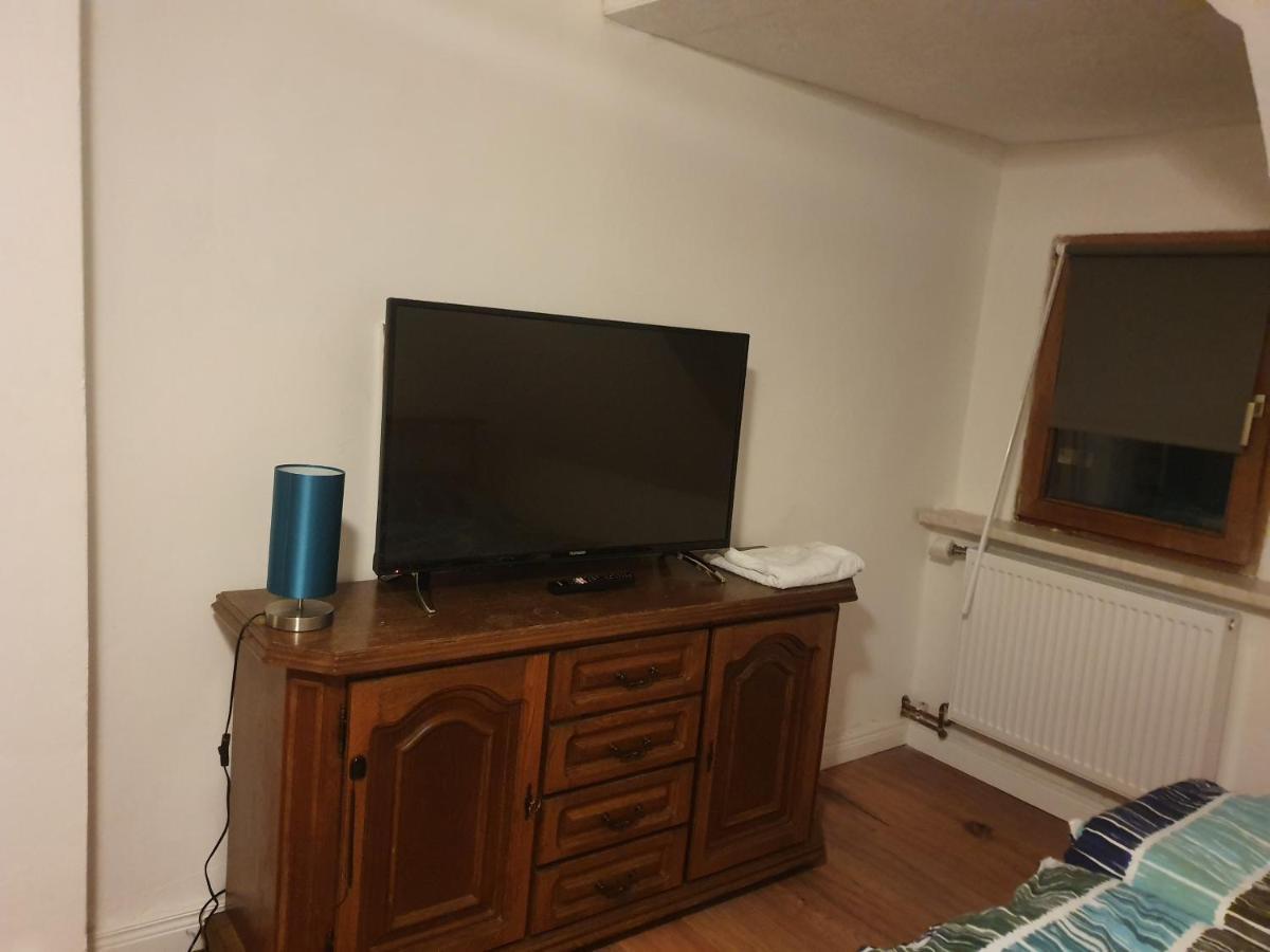 Dachgeschosswohnung In Neumuenster 2 Zimmer Экстерьер фото
